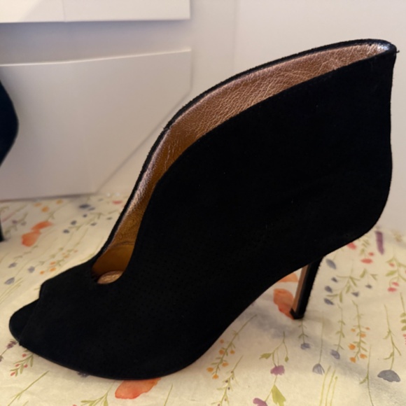 Ann Tuil Black Suede Peep-Toe Pumps - Size 8 - Picture 5 of 14